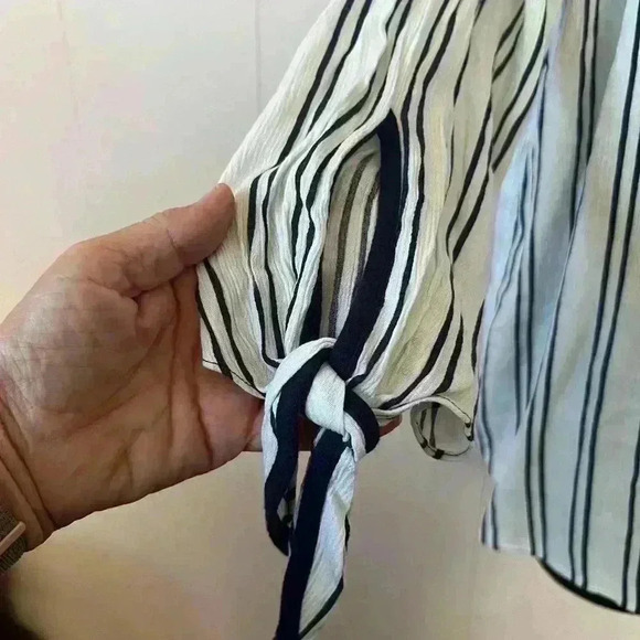 Michael Kors Women's Sz M Striped 3/4 Tied Sleeve Blouse - Picture 4 of 5